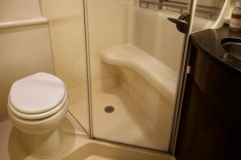 Meridian 441 Sedan Bridge - Image 5