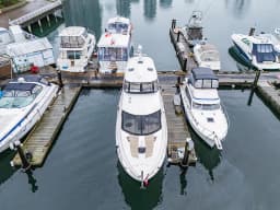 Meridian 441 Sedan Bridge thumbnail 1