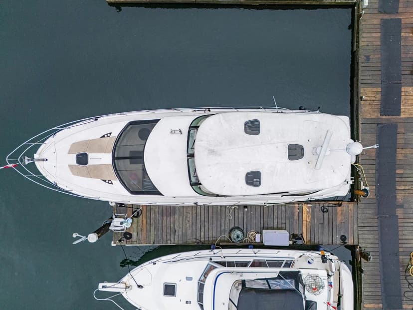 Meridian 441 Sedan Bridge - Image 2